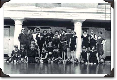 Swimming class, Toronto, Ontario, 1915, photo by John Boyd, PA61386
