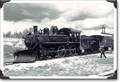 Hydro locomotive, Point du Bois, Man. c.1890 - PA141062