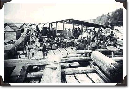 Booth's timber raft, Ottawa, c.1880, photo W.J. Topley PA-840