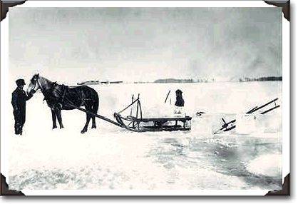Drawing ice, Quebec, 1865, photo A. Henderson PA-135024