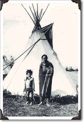 Bear Claw and son, Alberta, 1906; photo Byron Harmon pa-29124