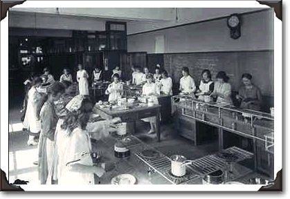 Technical School, Ottawa, Ontario, 1920, photo by W.J. Topley, PA43096