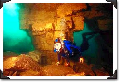 Entering the grotto, caves, Tobermory, Ontario