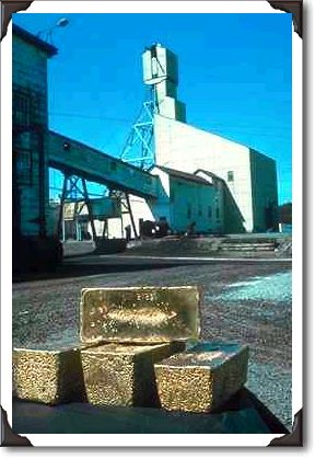 Red Lake Gold Mine, four 90 pound gold bars, Ontario