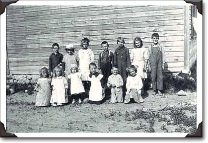 School children, Manitoba, 1921, PA18548
